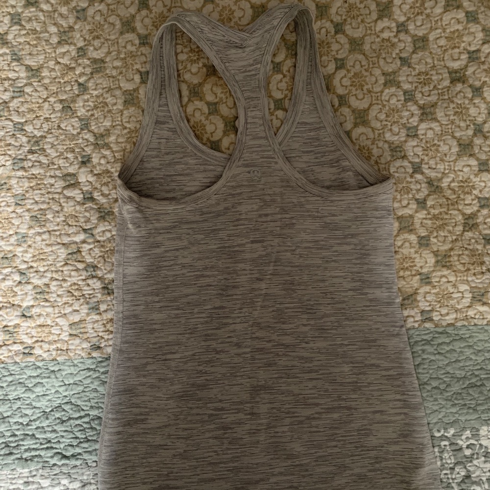 Lululemon Cool Razorback Tank Size 6 - Picture 4 of 4